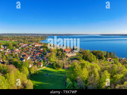 An der Berner Schilf im Pfaffenwinkel, Starnberger See, Bayern, Deutschland, Europa suchen, Blick in Bernried am Starnberger See, Bayern, Deutschland, Europ. Stockfoto