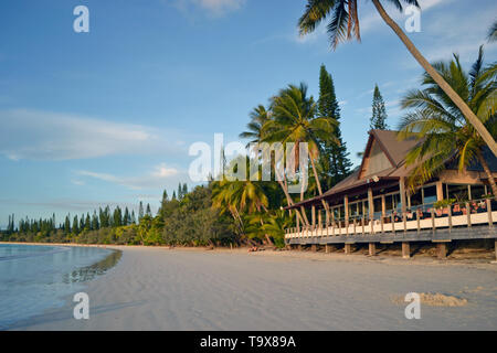 Restaurant am Strand, in einem Hotel in Kuto Bay, Isle of Pines, Neukaledonien, South Pacific Stockfoto