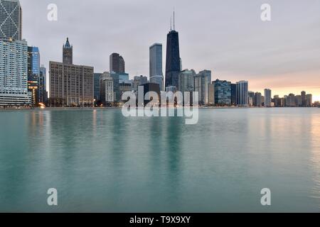 Die legendären John Hancock Center in der Nähe von North Nachbarschaft, Chicago, Illinois, USA Stockfoto