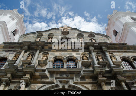 Fassade und Türme der Kathedrale Basilica Santa Maria la Antigua Stockfoto