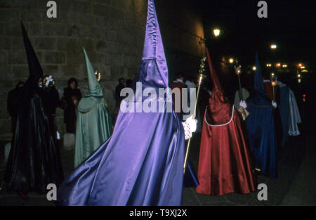 Alghero, Sardinien, Italien. Heilige Woche Prozession (von Fujichrome Astia gescannt) Stockfoto