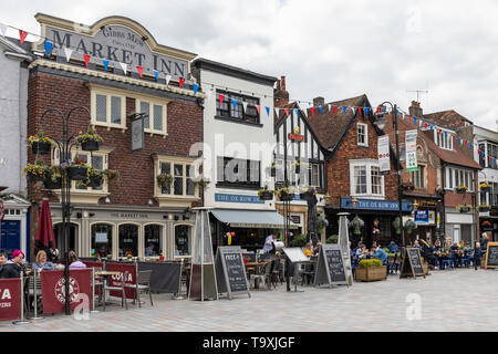 The Market Inn and Ox Row Inn in Salisbury Market Square, Salisbury, Wiltshire, England, Großbritannien Stockfoto