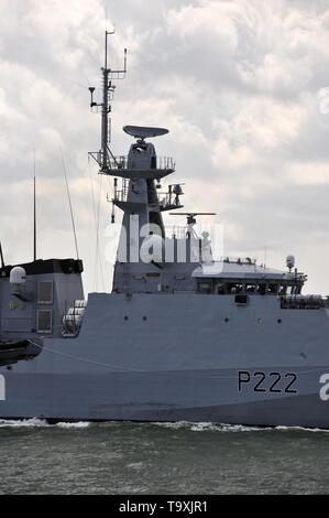 AJAXNETPHTO. 10. Mai, 2019. PORTSMOUTH, England. - Fluss CLASS PATROL SHP-HMS HER BETRETEN HAFEN. Foto: TONY HOLLAND/AJAX REF; DTH 191105 7804 Stockfoto