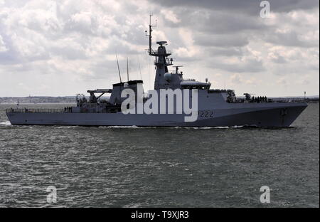 AJAXNETPHTO. 10. Mai, 2019. PORTSMOUTH, England. - Fluss CLASS PATROL SHP-HMS HER BETRETEN HAFEN. Foto: TONY HOLLAND/AJAX REF; DTH 191105 7805 Stockfoto