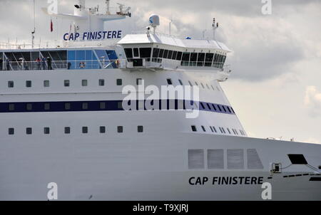 AJAXNETPHOTO. 10. Mai, 2019. PORTSMOUTH, England. Bretagne - FÄHREN CROSS CHANNEL AUTO- und PASSAGIERFÄHRE CAP FINISTERE NACH INNEN GEBUNDEN. Foto: TONY HOLLAND/AJAX REF: DTH 191105 7777 Stockfoto