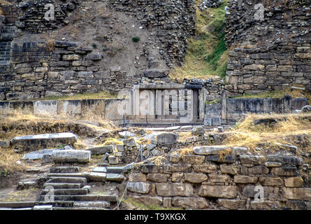 Blick auf die archäologischen Ausgrabungen von Chavin de Huantar, 1994, Peru. Stockfoto