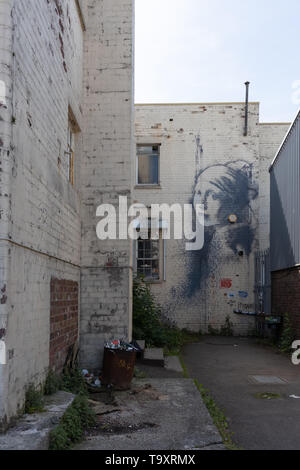 BRISTOL, Großbritannien - 14. Mai: Woman's Portrait Graffiti an einer Wand in Bristol am 14. Mai 2019 Stockfoto