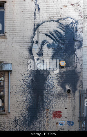 BRISTOL, Großbritannien - 14. Mai: Woman's Portrait Graffiti an einer Wand in Bristol am 14. Mai 2019 Stockfoto