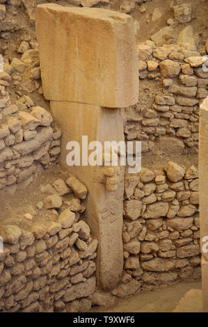 Antike Ruinen mit geschnitzten Tiere in Stein auf Gobekli Tepe, Sanliurfa, Türkei Stockfoto