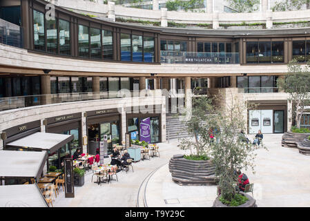 Broadgate Circle, ein Essen und Trinken Veranstaltungsort mit Cafés und Restaurants foodie Ziel in der City von London Stockfoto