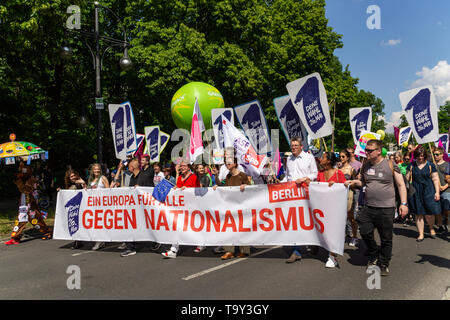 BERLIN, DEUTSCHLAND - 19. Mai: Demonstranten nehmen Sie Teil an den 'Ein Europa für alle" März, wo Tausende von Menschen März in ähnlichen Veranstaltungen in anderen Städten E Stockfoto