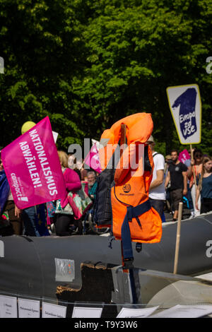 BERLIN, DEUTSCHLAND - 19. Mai: Demonstranten nehmen Sie Teil an den 'Ein Europa für alle" März, wo Tausende von Menschen März in ähnlichen Veranstaltungen in anderen Städten E Stockfoto