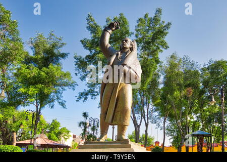 Coyoacan, Mexiko City, Mexiko - 20 April 2019: Miguel Hidalgo, Statue vor der Pfarrkirche von San Juan Bautista auf Hidalgo Square in Coyoacan Stockfoto