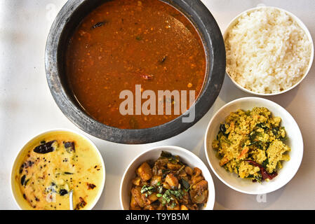 Traditionelle kerala Mittagessen mit Reis, Gerichte und Curries, Kerala Stockfoto