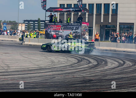 Krakau, Polen - 18. Mai 2019: Drift Auto in Aktion auf der 5th Edition von Moto Show in Krakau. Polen. Stockfoto