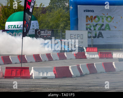 Krakau, Polen - 18. Mai 2019: Drift Auto in Aktion auf der 5th Edition von Moto Show in Krakau. Polen. Stockfoto