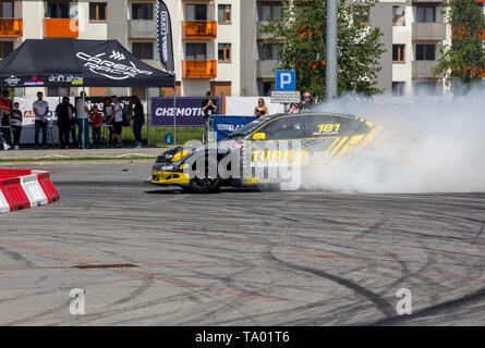 Krakau, Polen - 18. Mai 2019: Drift Auto in Aktion auf der 5th Edition von Moto Show in Krakau. Polen. Stockfoto