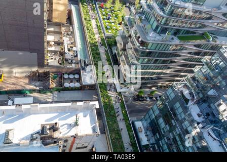 Die High Line, städtischen Park saniert Von einem verlassenen erhöhten Schiene Linie in Chelsea, Manhattan, New York City, NY/USA Stockfoto