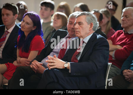 Glasgow, UK. 20. Mai 2019. Der ehemalige Premierminister Gordon Brown wird melden Sie schottische Labour-Vorsitzende Richard Leonard und die Kandidaten der Partei für die Wahlen zum Europäischen Parlament Kundgebung am Leuchtturm Galerie in Glasgow. Stockfoto