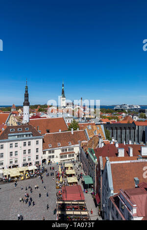 Luftbild der Altstadt von Tallinn vom Turm von Tallinn Rathaus gesehen Stockfoto