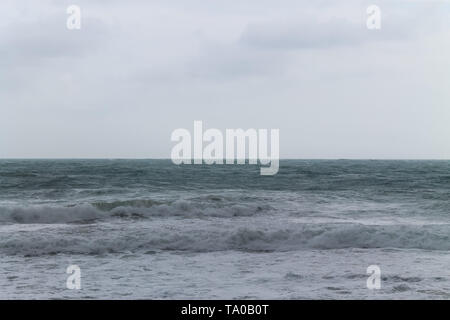 Grobe Monsun Wellen an Juara Beach auf Tioman Insel, Malaysia Stockfoto