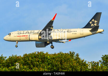 Singapur - Mar 27, 2019. VT-EXO Air India Airbus A320 NEO (Star Alliance Livery) Landung am Flughafen Changi (SIN). Stockfoto