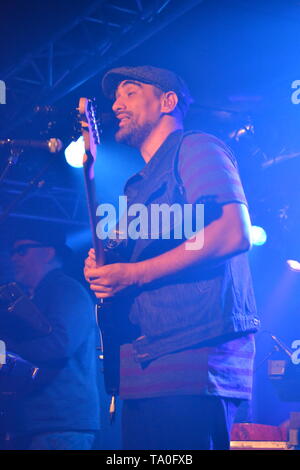 Fat Freddy's Drop durchführen bei Debaser Strand, Stockholm, Schweden, 2013 Stockfoto