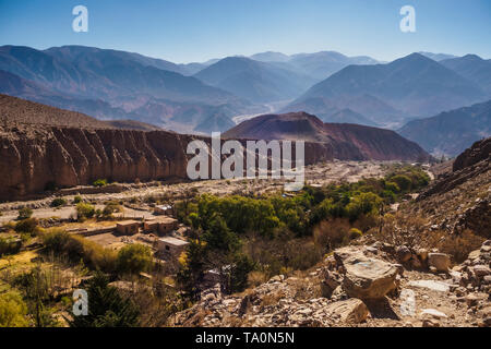 Panoramablick vom Pfad zur Garganta del Diablo in Tilcara, nordwestliches Argentinien, Quebrada de Humahuaca Stockfoto