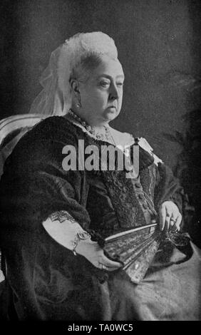 Queen Victoria (1819-1901), 1897. Von Lytton Strachey, Chatto & Windus, London. Königin Victoria war vom 20. Juni 1837 bis zu ihrem Tod die Monarchin des Vereinigten Königreichs von Großbritannien und Irland. Königin Victoria trägt hier die schwarzen Klamotten der Trauer, die sie nach dem Tod von Prinz Albert, dem Prinzen Consort, bis zu ihrem eigenen Tod im Jahr 1901 trug. Stockfoto