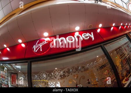 Virgin Money Zeichen und Logos, Fischaugenobjektiv Stockfoto