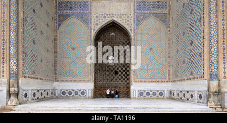 Samarkand, Usbekistan, Aussicht auf der Bibi-Khanym Moschee, eine der größten Moscheen der islamischen Welt, von Timur im 15. Jahrhundert Stockfoto