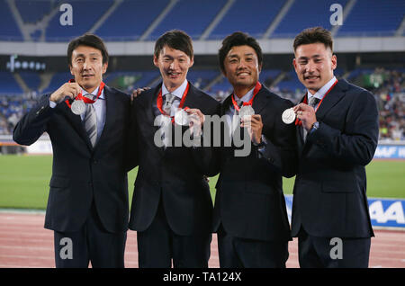 YOKOHAMA, Japan - 12. Mai: Die Sitzung begann mit einer Medaille Umverteilung Zeremonie für die Männer 4x100m Staffel bei den Olympischen Spielen 2008, bei denen die japanischen Quartett von Naoki Tsukahara, Shingo Suetsugu, Shinji Takahira und Nobuharu Asahara die Silbermedaille nach meiner Wahl zum zweiten Platz nach Jamaika's Disqualifikation empfangen. Während der Tag 2 des 2019 IAAF World Relais Meisterschaften an der Nissan Stadium am Sonntag, den 12. Mai 2019 in Yokohama, Japan. (Foto von Roger Sedres für die Iaaf) Stockfoto