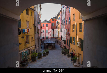 Genua, Italien, 29. April 2019 - Santa Brigida Tröge square (Truogoli di Santa Brigida), einer der schönsten Plätze in der Altstadt von G Stockfoto