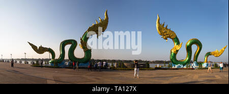 NONG KHAI, Thailand, 29. Januar 2019 - Naga Statue in Nong Khai am Mekong, Thailand. Stockfoto