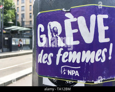 "Women's Strike' NPA Aufkleber, Lyon, Frankreich Stockfoto