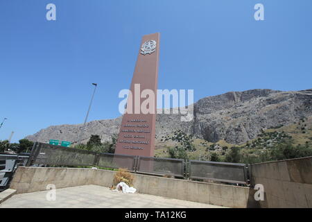 Capaci, Italien - 4. Juli 2016 - Das Denkmal auf dem Gelände des Massakers vom 23. Mai 1992 über die Autobahn A29 Stockfoto