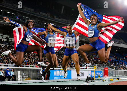 YOKOHAMA, Japan - 12. Mai: Mikiah Brisco, Aleia Hobbs, Dezerea Bryant und Ashley Henderson von den USA feiern, nachdem Sie die Frauen 4x100m Staffel finale während der Tag 2 des 2019 IAAF World Relais Meisterschaften an der Nissan Stadium gewonnen am Sonntag, den 12. Mai 2019 in Yokohama, Japan. (Foto von Roger Sedres für die Iaaf) Stockfoto