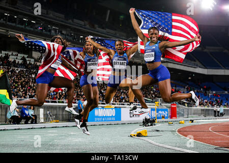 YOKOHAMA, Japan - 12. Mai: Mikiah Brisco, Aleia Hobbs, Dezerea Bryant und Ashley Henderson von den USA feiern, nachdem Sie die Frauen 4x100m Staffel finale während der Tag 2 des 2019 IAAF World Relais Meisterschaften an der Nissan Stadium gewonnen am Sonntag, den 12. Mai 2019 in Yokohama, Japan. (Foto von Roger Sedres für die Iaaf) Stockfoto