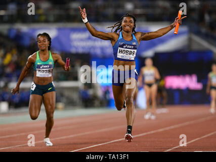 YOKOHAMA, Japan - 12. Mai: Aleia Hobbs der USA Anker ihr Team in der Frauen 4x100m Staffel finale während der Tag 2 des 2019 IAAF World Relais Meisterschaften an der Nissan Stadium am Sonntag, den 12. Mai 2019 in Yokohama, Japan. (Foto von Roger Sedres für die Iaaf) Stockfoto