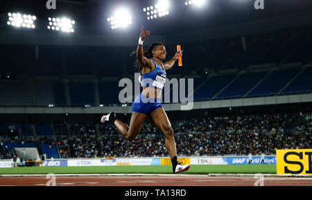 YOKOHAMA, Japan - 12. Mai: Aleia Hobbs der USA Anker ihr Team in der Frauen 4x100m Staffel finale während der Tag 2 des 2019 IAAF World Relais Meisterschaften an der Nissan Stadium am Sonntag, den 12. Mai 2019 in Yokohama, Japan. (Foto von Roger Sedres für die Iaaf) Stockfoto