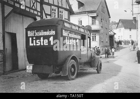 Während der Kampagne für den Reichstag Wahlen im September 1930, als die SPD auf, sie dienen unter anderem Lautsprecher Lieferwagen, ein Roman propaganda Methode zu dieser Zeit. Stockfoto