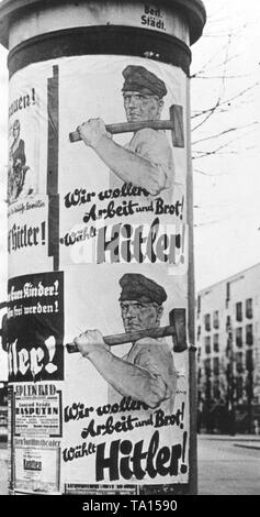 In der Zeit der Massenarbeitslosigkeit in der Endphase der Weimarer Republik, Hitler und die Nationalsozialisten Arbeit und Brot auf die verzweifelte Bevölkerung versprochen, der Prozentsatz der Stimmen für die NSDAP wuchs deutlich. Stockfoto
