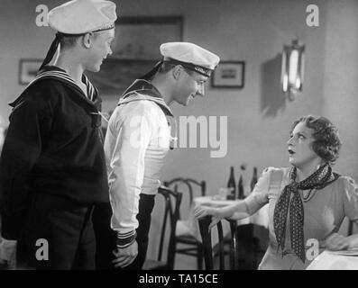 Hans Richter als Fritz (links), Heinz Ruehmann als Sailor Heini Jaeger und Charlotte Ander als Ilse Schroeder in "Drei blaue Jungen - blonde Mädchen", Regie: Carl Boese. Alle drei Jungen verlieben mit einem blonden Mädchen. Stockfoto