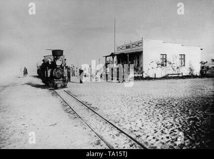 Der Bahnhof von Nonidas auf der Route der Otavi Eisenbahn auf dem Gebiet der ehemaligen deutschen Kolonie Deutsch Südwestafrika. Die Swakopmund-Windhoek Linie wurde in 1902 abgeschlossen. Stockfoto