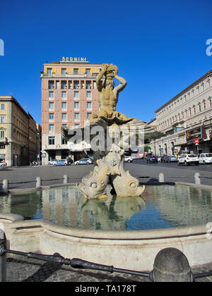 Rom, Italien, Juli, 23, 2017: Triton Brunnen - ein Meisterwerk der Brunnen Kunst der Architekt und Künstler Bernini im barocken Stil auf der Piazza Barberini ( Stockfoto