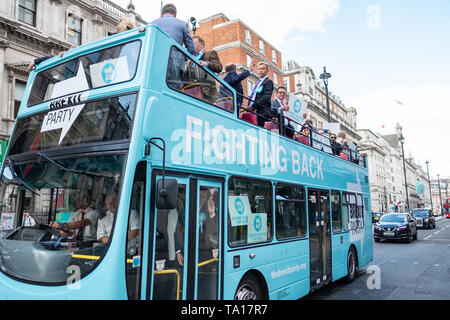 LONDON - 21. MAI 2019: Die Brexit Party Bus am Piccadilly in London's West End-Kampagne im Vorfeld der bevorstehenden Wahlen zum Europäischen Parlament Stockfoto