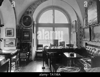 Der Arbeitsraum des letzten russischen Zaren Nikolaus II. im Winter Palace in St. Petersburg vor der Revolution. Stockfoto