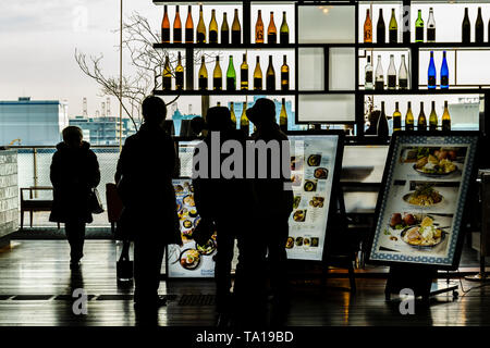 YOKOHAMA, JAPAN, Januar - 2019 - Restaurant im berühmten futuristische Yokohama internationalen Passagierterminals, Yokohama, Japan Stockfoto