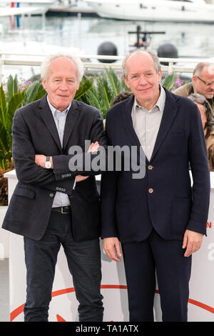 Cannes, Frankreich. 21. Mai 2019. Jean-Pierre Dardenne und Luc Dardenne stellt bei einem Fotoshooting für junge Ahmed am Dienstag, den 21. Mai 2019 auf dem 72. Festival de Cannes, Palais des Festivals, Cannes. Im Bild: Jean-Pierre Dardenne, Luc Dardenne. Bild von der Credit: Julie Edwards/Alamy leben Nachrichten Stockfoto