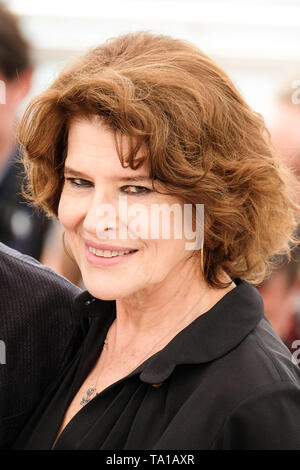 Cannes, Frankreich. 21. Mai 2019. Fanny Ardant stellt bei einem Fotoshooting für La Belle Epoque am Dienstag, den 21. Mai 2019 auf dem 72. Festival de Cannes, Palais des Festivals, Cannes. Im Bild: Fanny Ardant. Bild von der Credit: Julie Edwards/Alamy leben Nachrichten Stockfoto